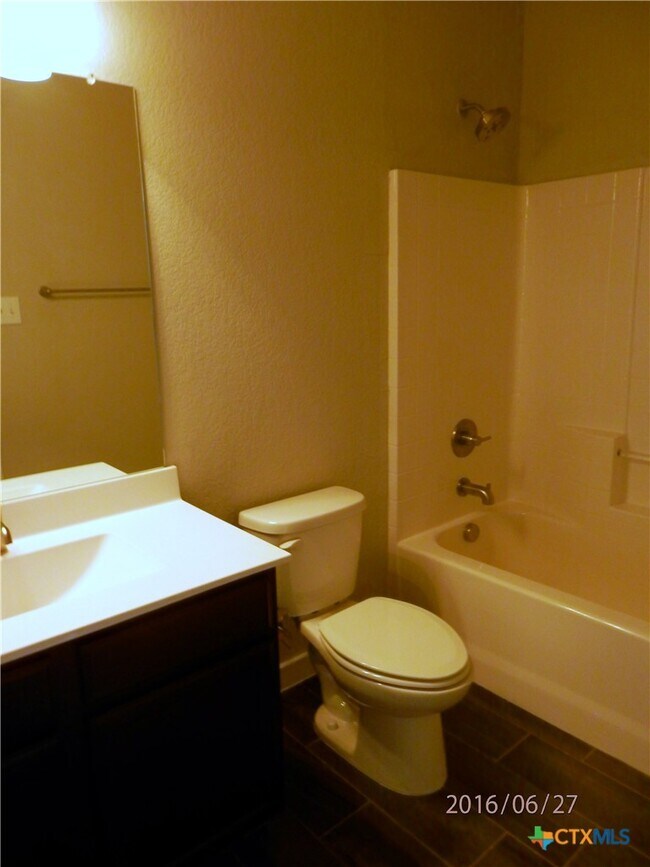 Building Photo - 514 Creekside Frst