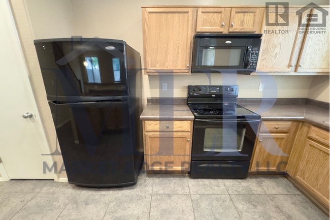 Building Photo - 3Bed/2.5Bath Townhouse at 83rd Ave/I-10! Ready for Immediate Move-In! -- FENCED-IN YARD! 2 CAR GA...