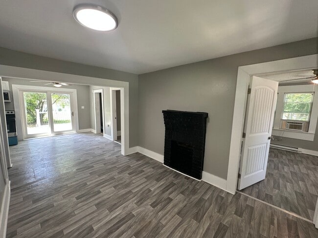 Building Photo - COMING SOON! 3 Bedroom House and 2 bath in Gastonia