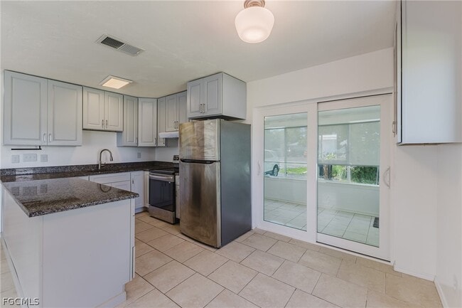 Building Photo - 16599 Davis Rd