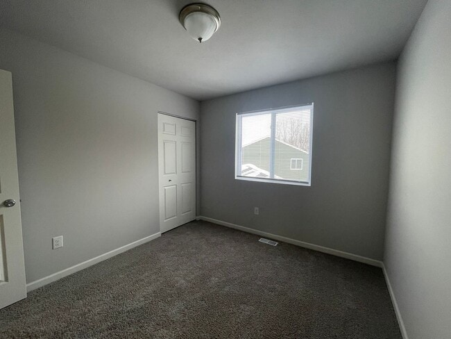 Building Photo - Four Bedroom Home in Galesburg