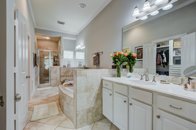 Building Photo - 606 Leverkuhn St