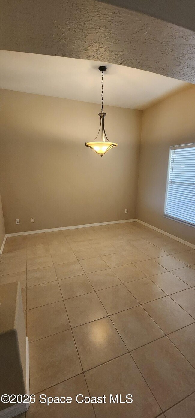 Building Photo - 3800 Sunbeam Ct
