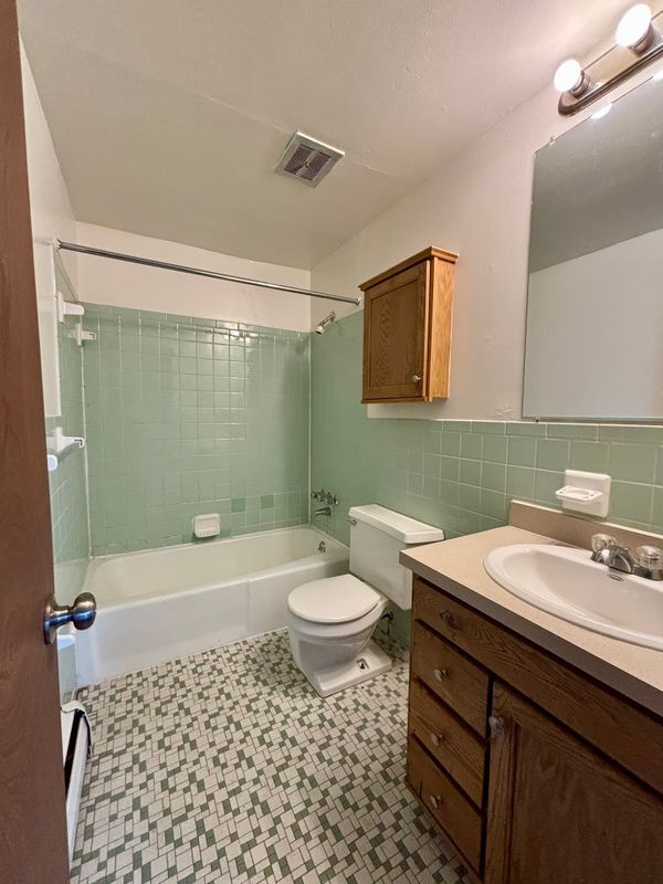 Building Photo - 2715 Eggert Rd