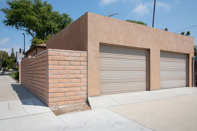 Building Photo - 5107 Overland Ave