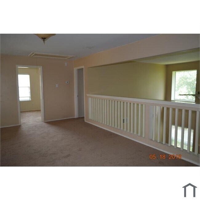 Building Photo - 815 Hillock Bluff Cir