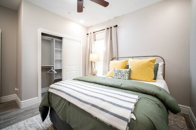 Building Photo - "Spacious 3-Bedroom Duplex with Granite Elegance in El Paso – 1469 Sq Ft of Modern Comfort!"