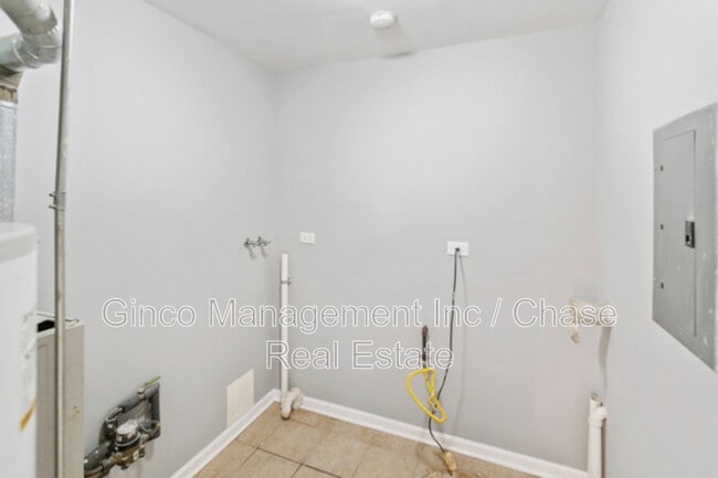 Building Photo - 594 Andover St