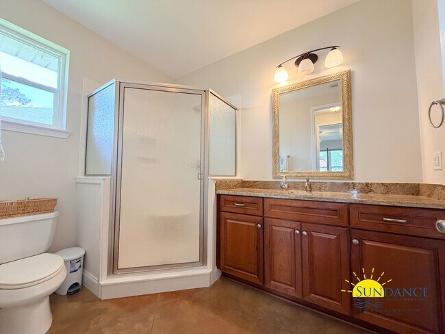 Building Photo - Beautiful Waterfront Property in Prime Location!