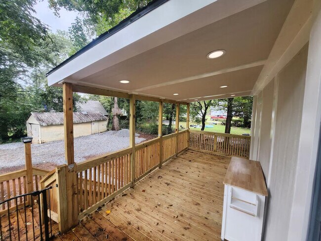 Building Photo - 203 Brockman Ave