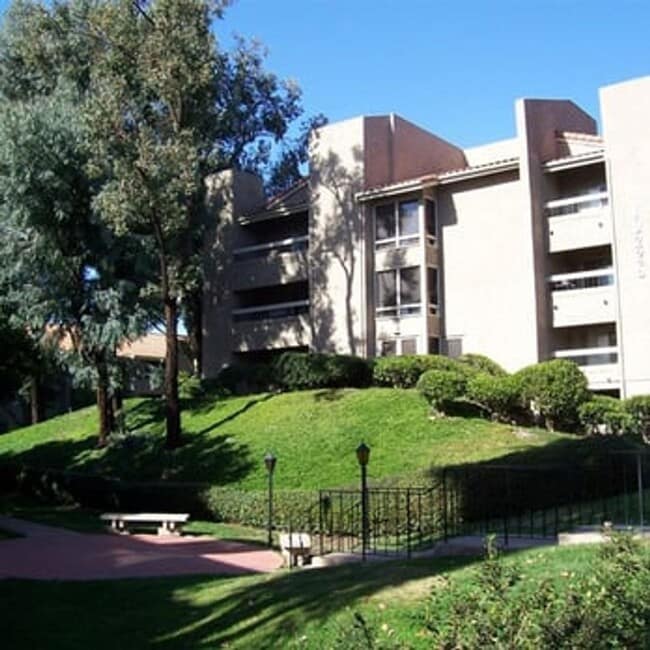 Primary Photo - Updated Single-Level Condo in Mission Ridg...