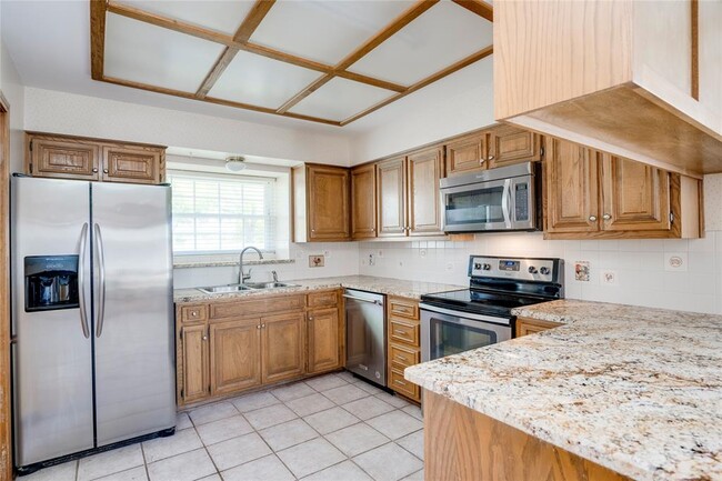 Building Photo - 109 Vinca Dr