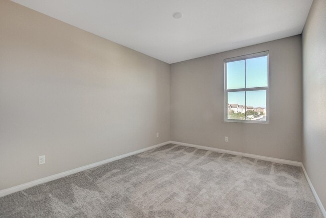 Building Photo - Gorgeous 4 Bedroom, 2 Story Home in SW/Mou...