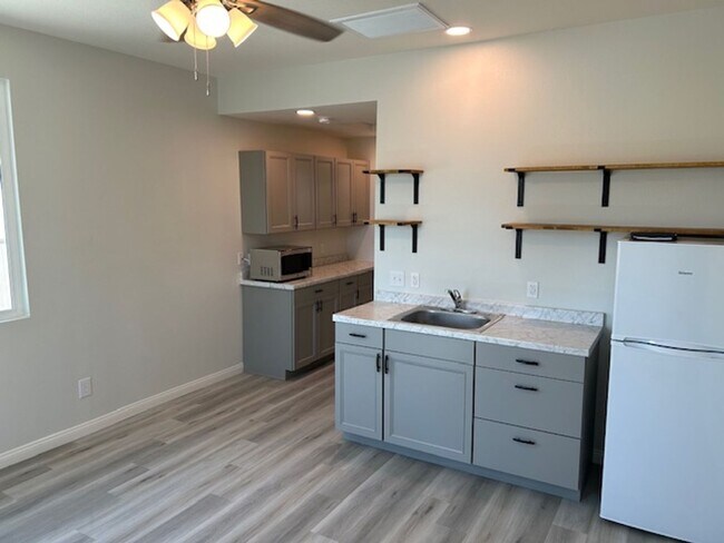 Building Photo - ADU