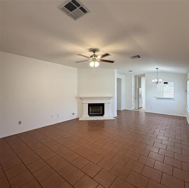 Building Photo - 700 House Creek Dr