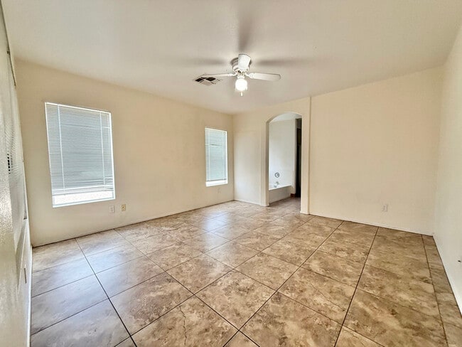 Building Photo - 2316 E Kelton Ln