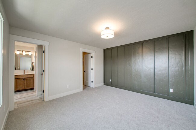 Building Photo - Sophisticated Luxury Townhome in the Heart...