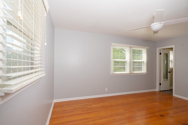 Building Photo - 9300 Outlook Dr