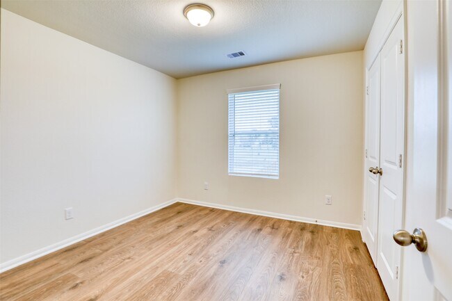 Building Photo - 399 Magnolia Ln