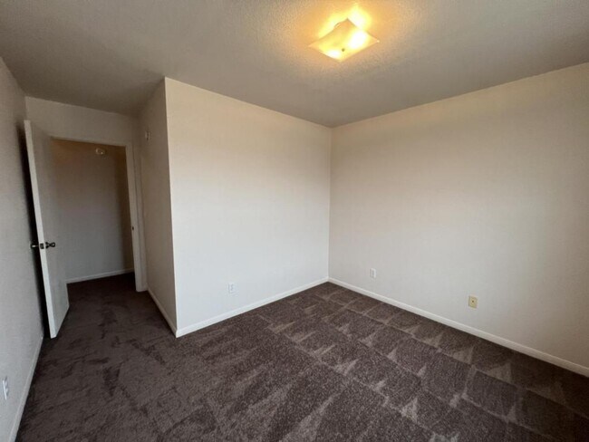 Building Photo - 2811 Cantabrian Dr