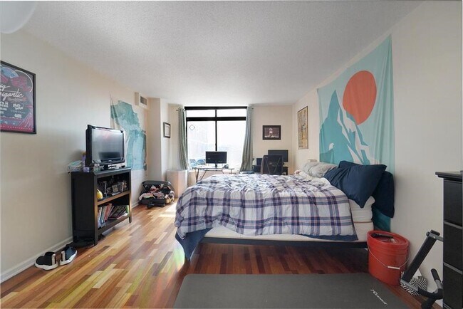 Building Photo - 759 2nd St