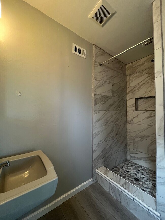 Building Photo - Upgraded 3+2 in Canoga Park w/central HVAC, wood floors + appliances!