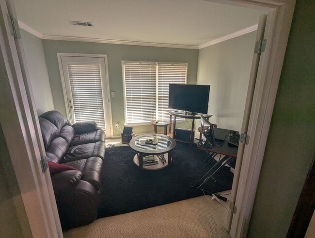 Building Photo - Spacious 4 bedroom 3.5 bath Home in Mallard Creek