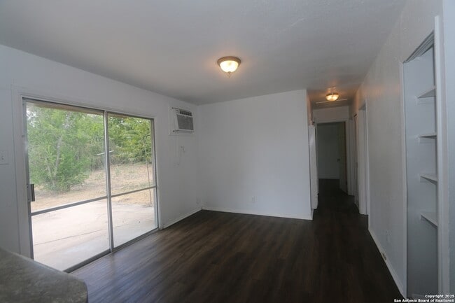 Building Photo - 127 Fair Valley St