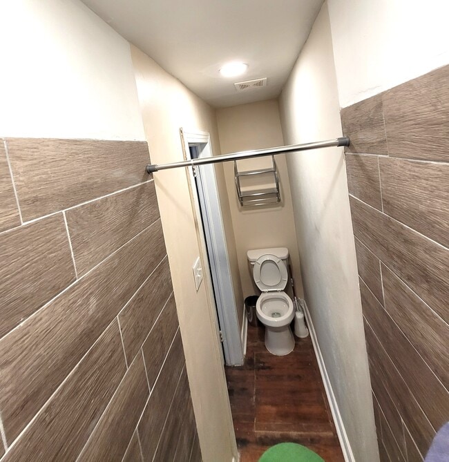 Shower - 2802 Hedgerow Dr