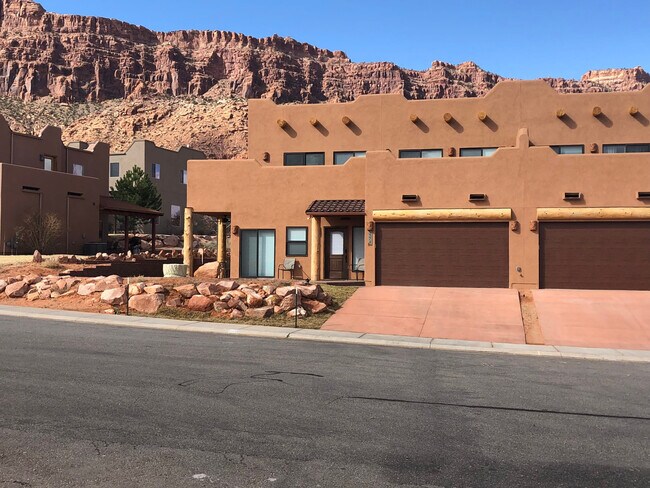 Building Photo - 3374 S Village Loop