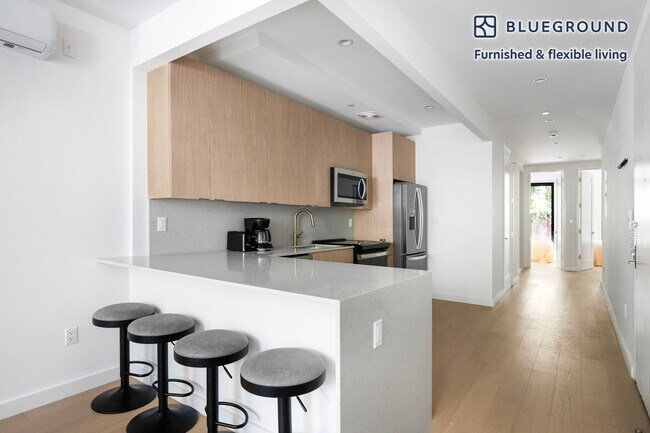 Building Photo - 285 Kingsland Ave