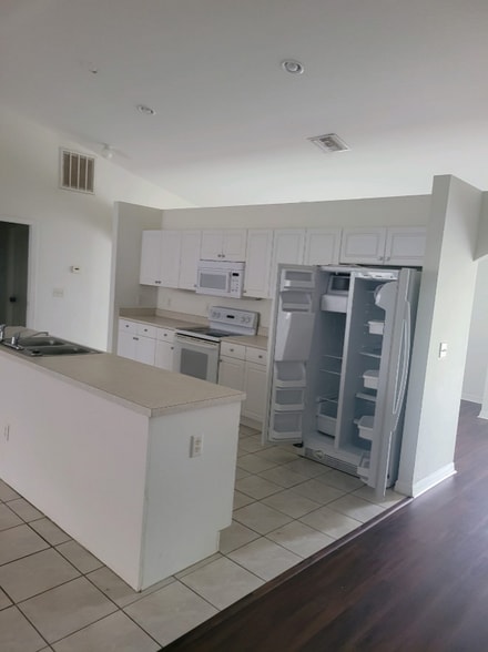 Building Photo - 2813 34th St W