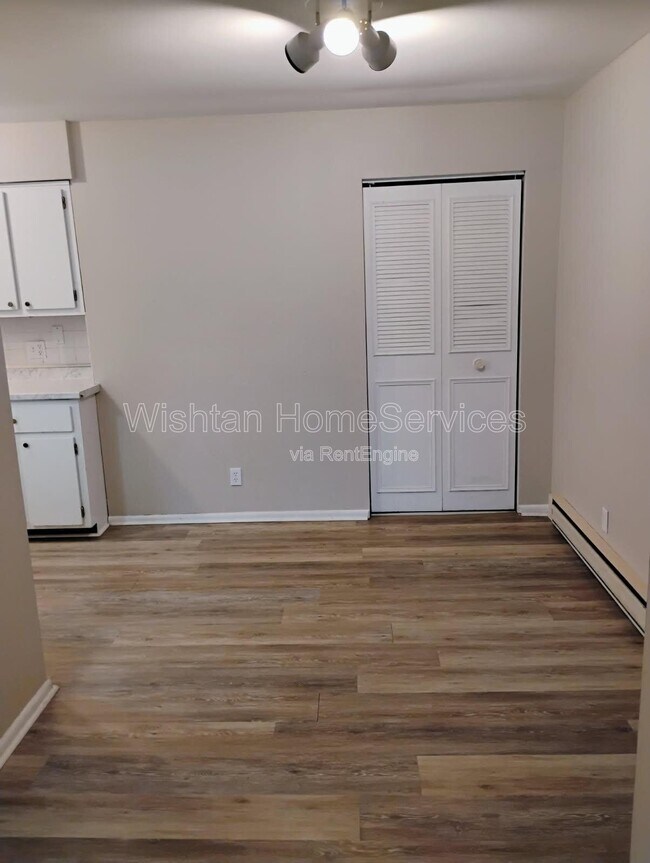 Building Photo - 218 Charleston Blvd