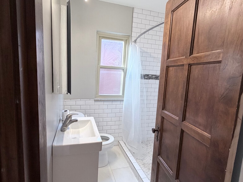 Building Photo - 1522 Northwest Blvd