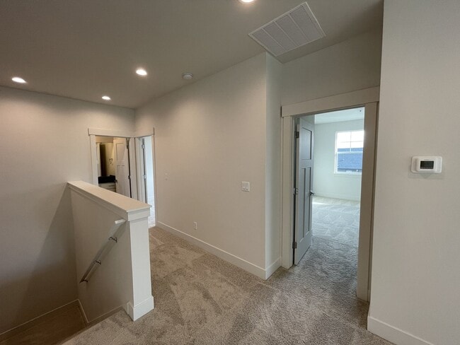 Building Photo - Beautiful 4 Bedroom, 3.5 Bathroom Home in Prescott Ranch!