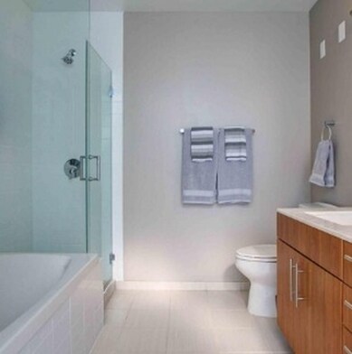 Building Photo - 451 N State St