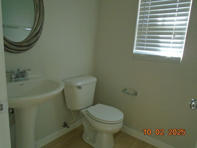 Building Photo - 2 bedroom condo in Vineyards gated community