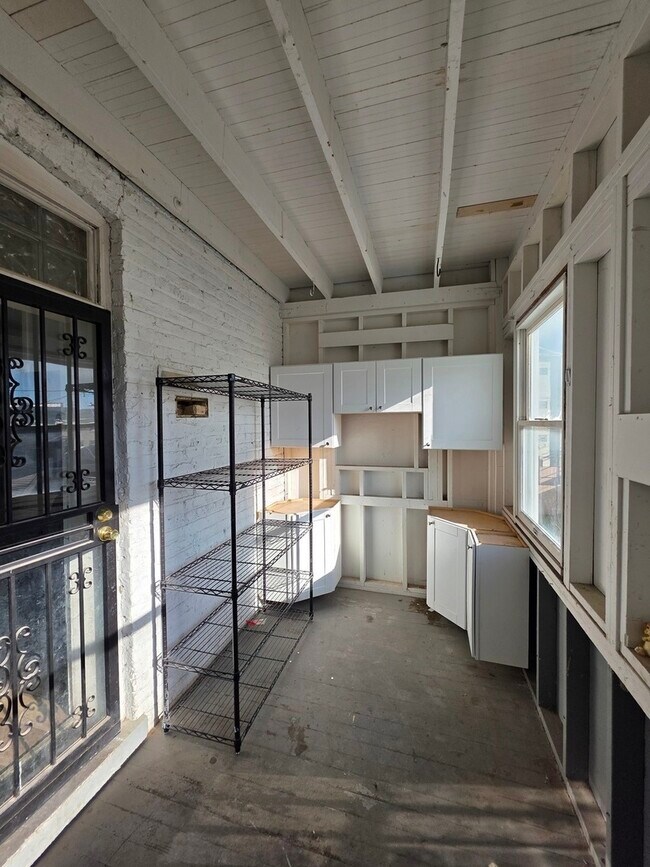 Building Photo - 4831 W Roscoe St