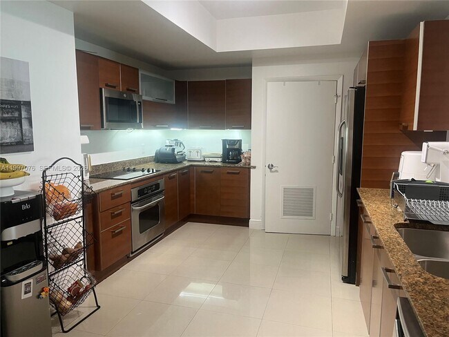 Building Photo - 3330 NE 190th St