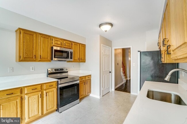 Building Photo - 2131 Kings Mill Ct