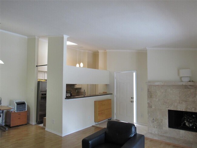 Building Photo - 2425 Augusta Dr
