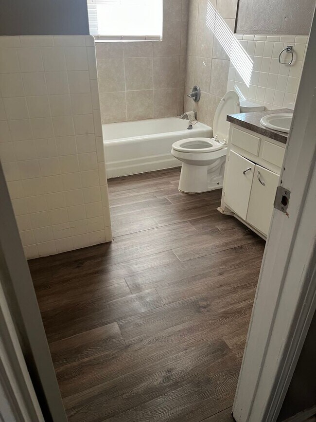 Building Photo - 1622 58th St