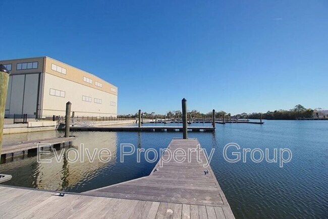 Building Photo - 20 Del Palma Dr