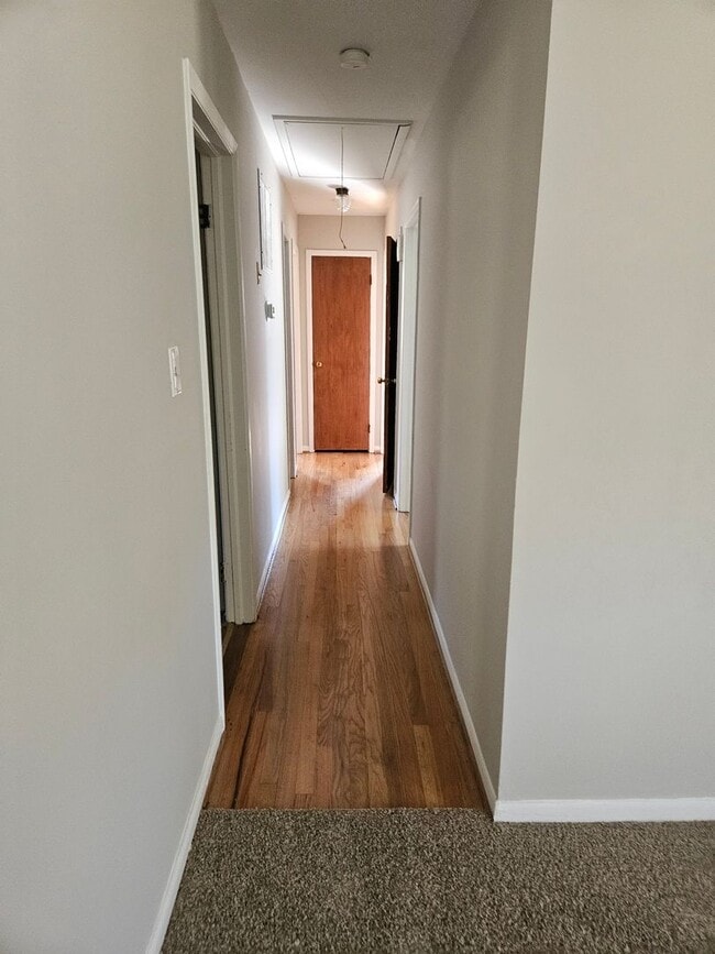 Building Photo - 307 Quail Dr