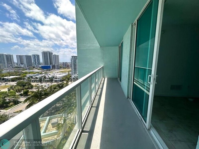 Building Photo - 1900 N Bayshore Dr