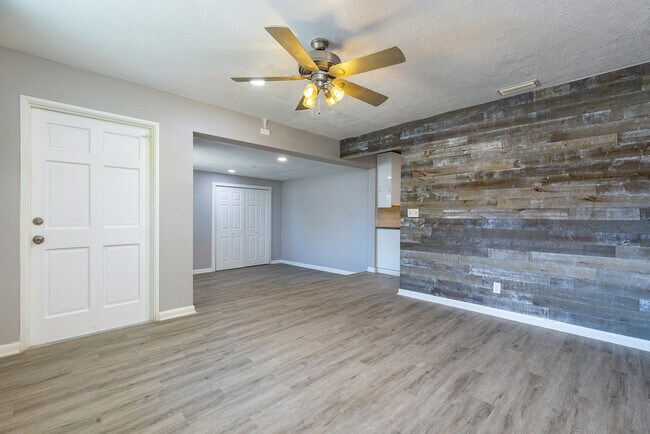 Building Photo - 4717 W Leila Ave