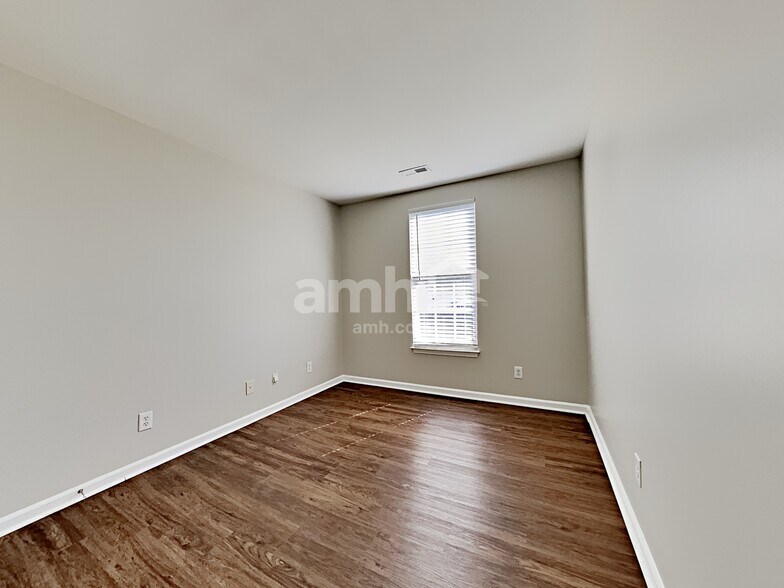 Building Photo - 113 Barrington Dr