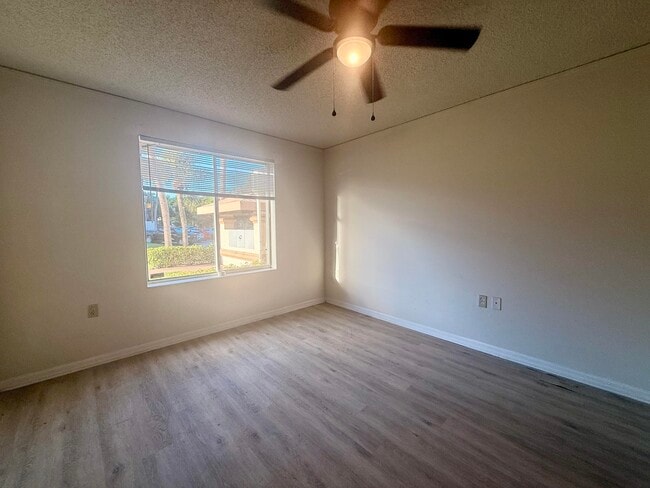 Building Photo - 15105 Glenmoor Dr