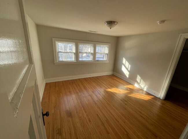 Building Photo - 188 Winspear Ave