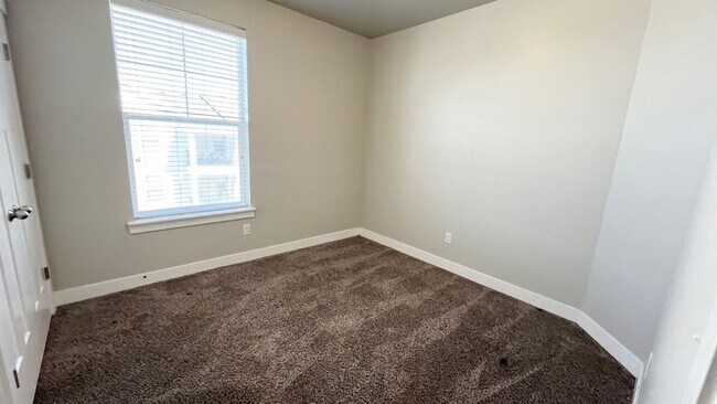 Building Photo - 3 Bed/2 Bathroom home in Herriman